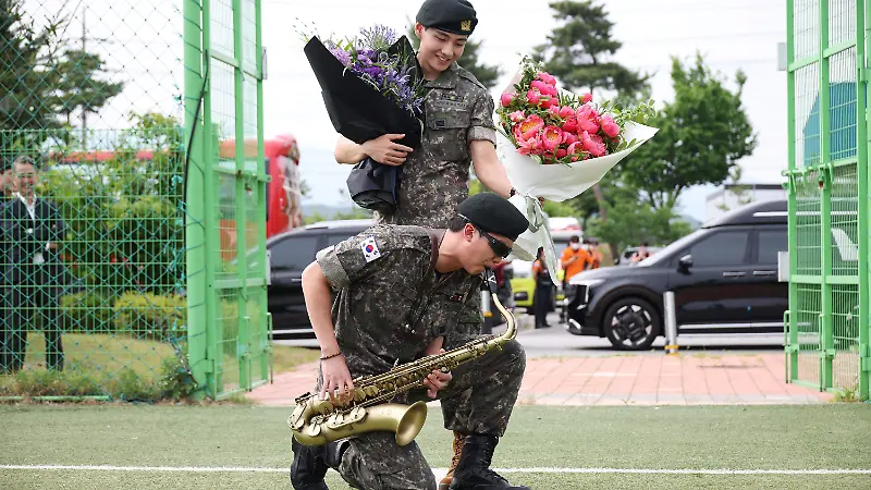 taeyung-v-rm-namjoon-servicio-militar-reuters 